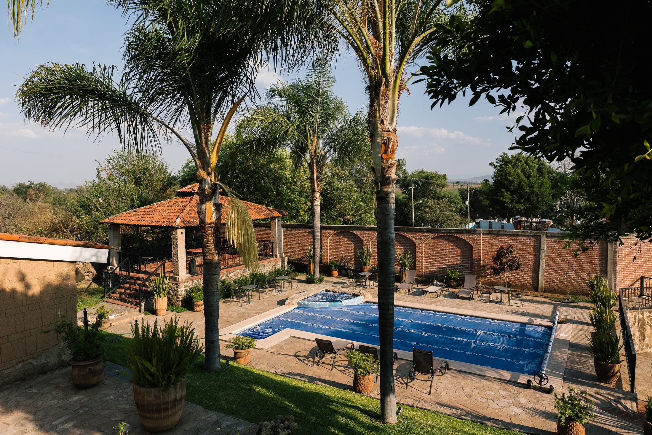 Alberca y jardín · Hacienda San Nicolás